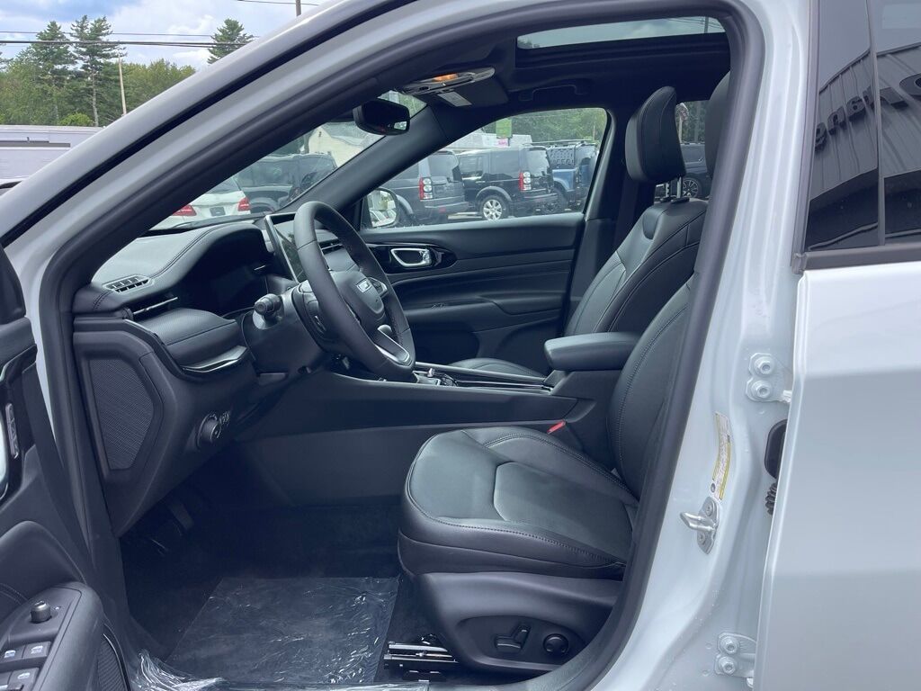 2025 Jeep Compass LIMITED 4X4 Orange MA