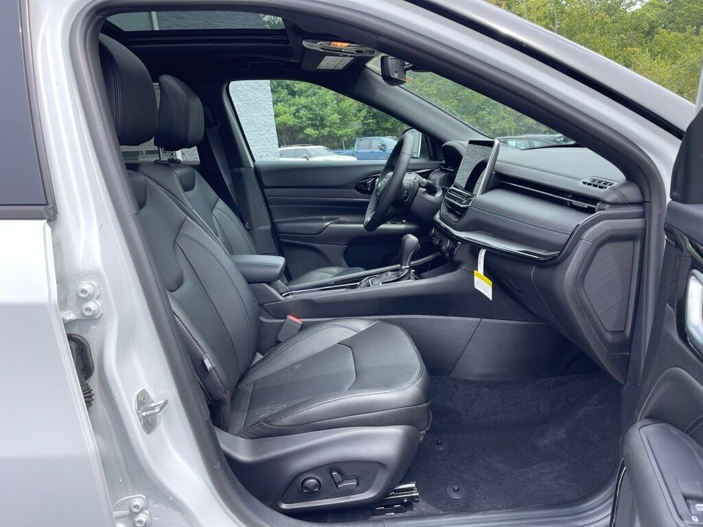 2025 Jeep Compass LIMITED 4X4 Orange MA