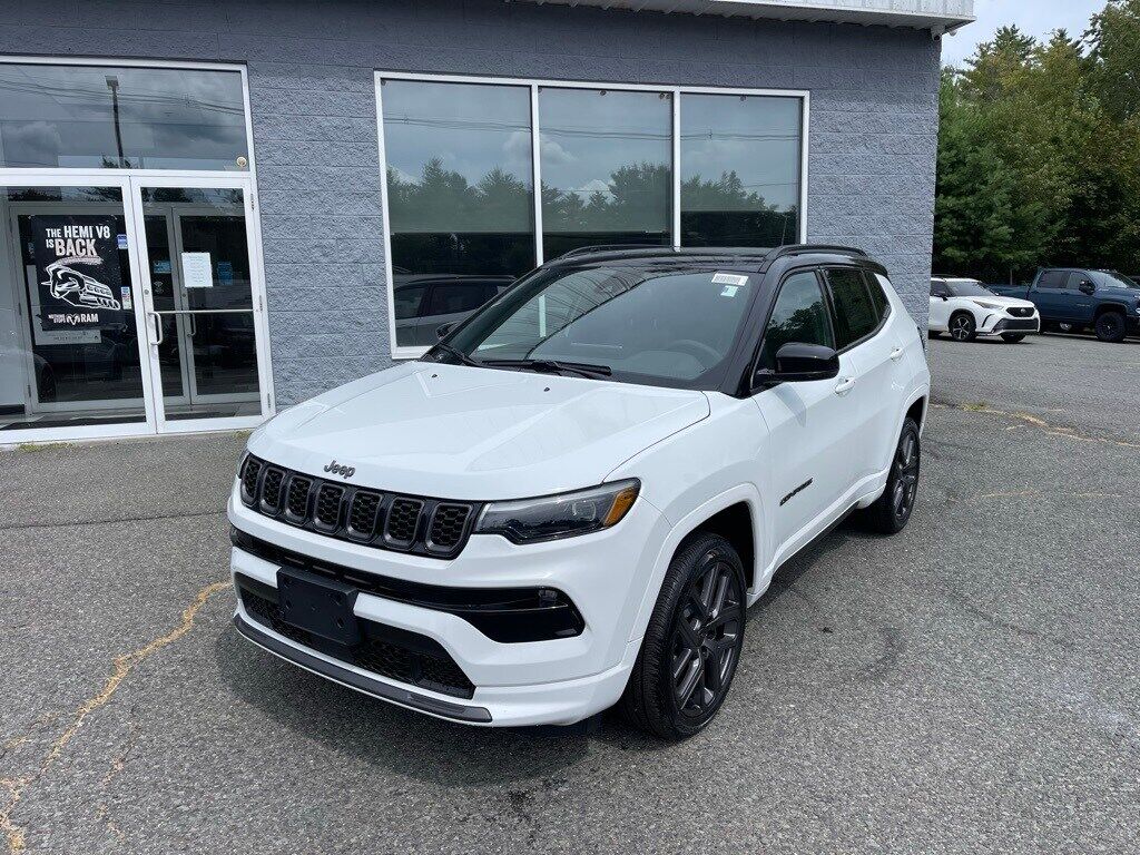 2025 Jeep Compass LIMITED 4X4 Orange MA
