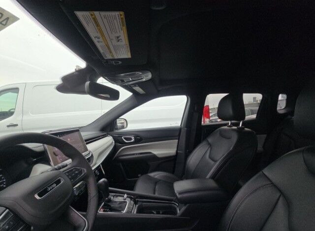 2025 Jeep Compass Limited photo 3