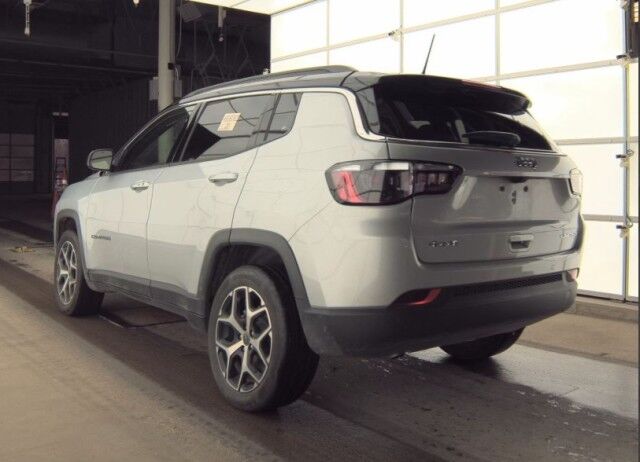 2025 Jeep Compass Limited photo 2