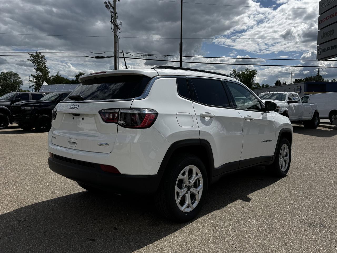2025 Jeep Compass North 4x4 | 2L Turbo | Pano Sunroof | NAV | Power Liftgate Redwater AB