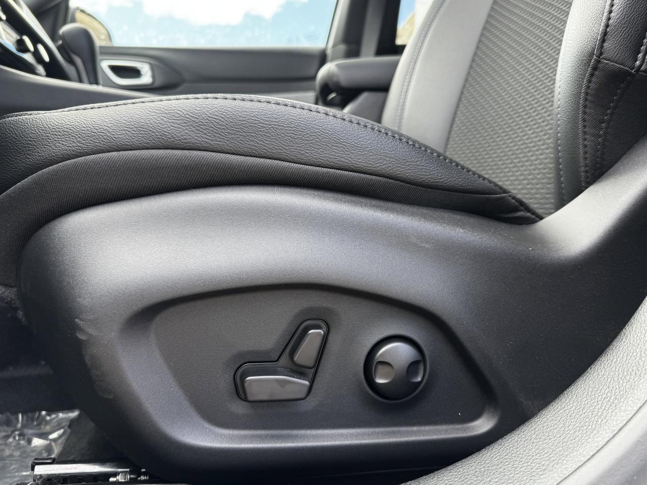 2025 Jeep Compass North 4x4 | 2L Turbo | Pano Sunroof | NAV | Power Liftgate Redwater AB
