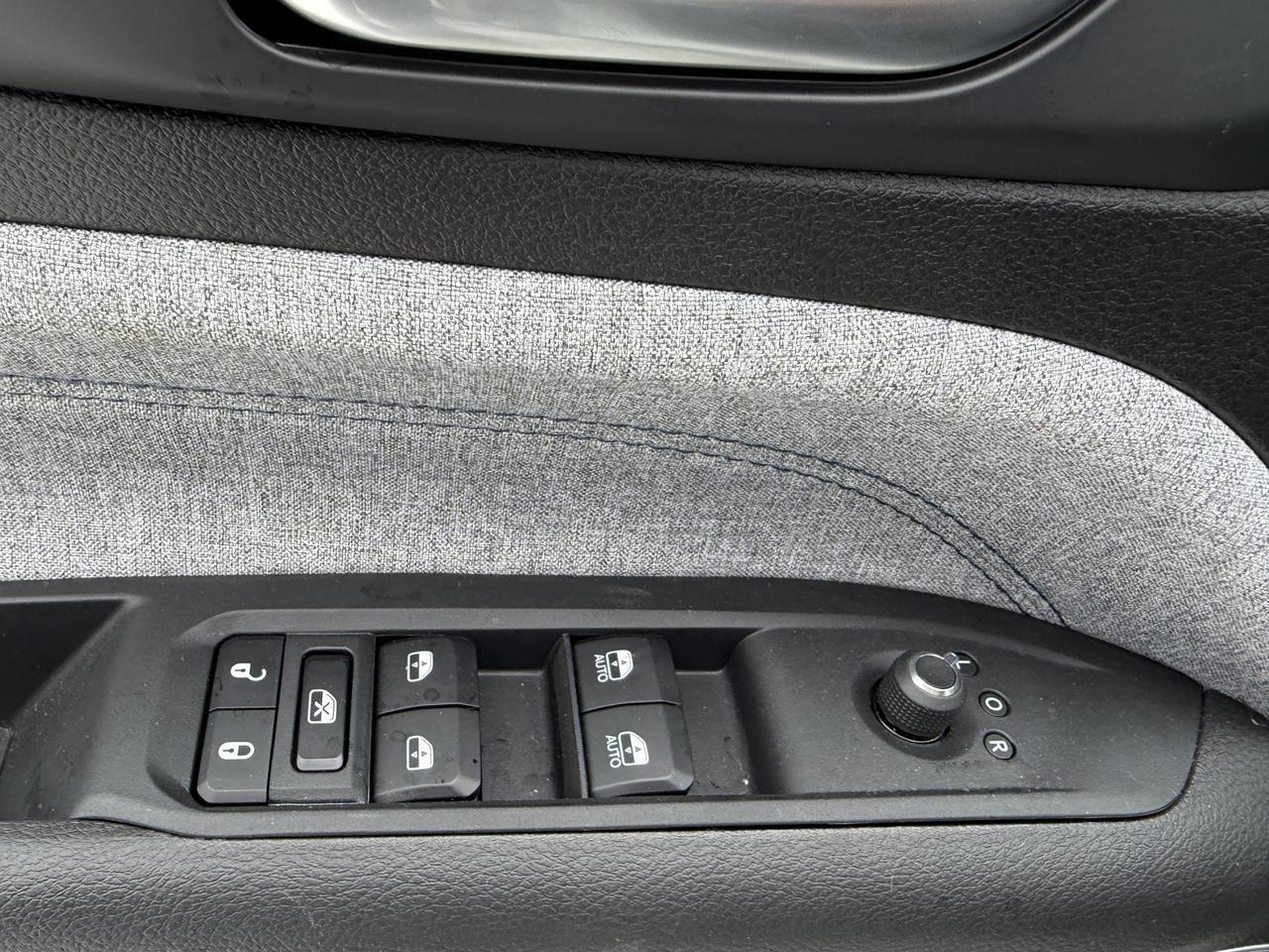 2025 Jeep Compass Sport 4x4 | 2L Turbo | Low KMs | Heated Seats | Rearview Camera | Bluetooth | Towing Capability Redwater AB