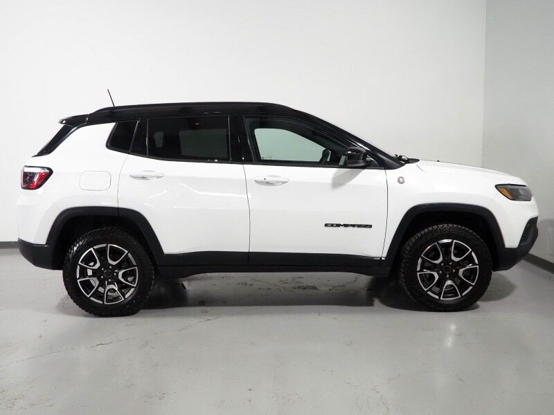 2025 Jeep Compass Trailhawk - Photo 4