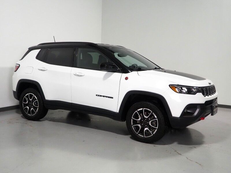 2025 Jeep Compass Trailhawk 4WD *ADAPTIVE CRUISE, SAFETY ALERTS, BACKUP-CAMERA, COLOR TOUCHSREEN, KEYLESS ENTRY, OFF ROAD SUSPENSION, APPLE & ANDROID