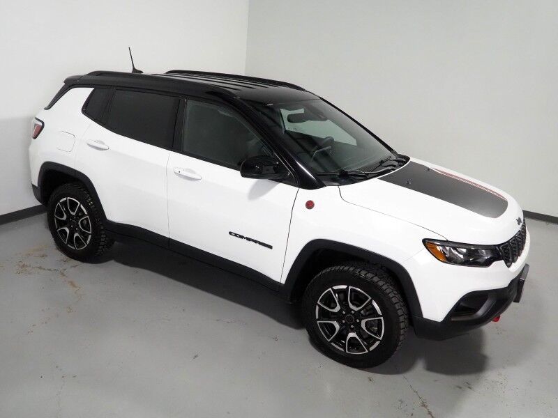 2025 Jeep Compass Trailhawk - Photo 11