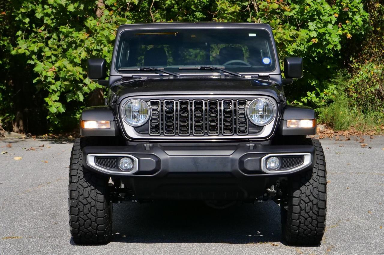 2025 Jeep Gladiator High Tide 4X4 / Wheels & Tires / Convenience Group! Lincolnton NC