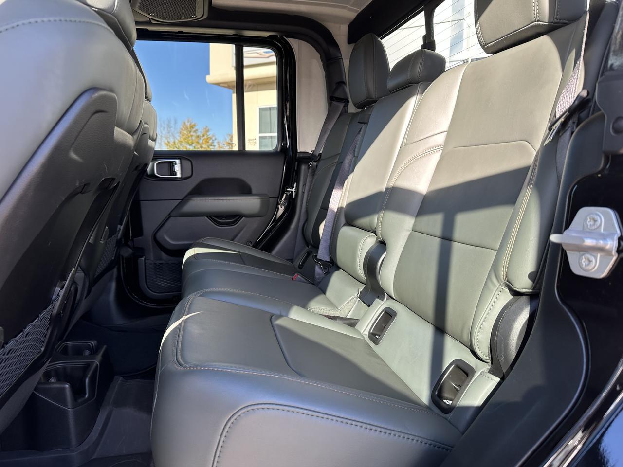 2025 Jeep Gladiator Mojave | FOX Shocks | 4.10 Axle | E-Locker Rear Axle | Leather | Heated Seats | Tow Package Redwater AB