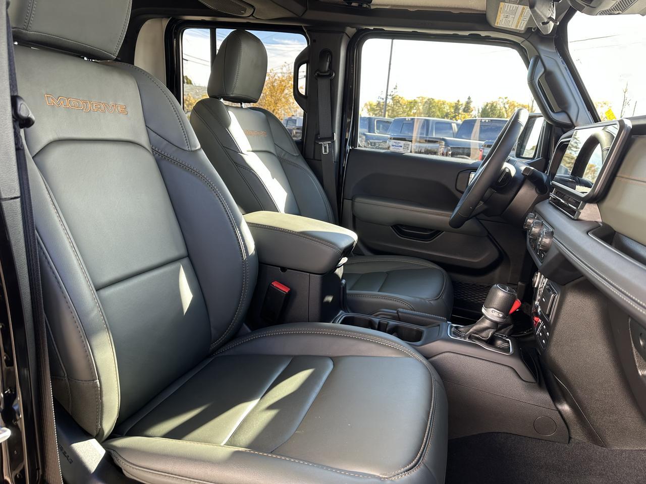 2025 Jeep Gladiator Mojave | FOX Shocks | 4.10 Axle | E-Locker Rear Axle | Leather | Heated Seats | Tow Package Redwater AB