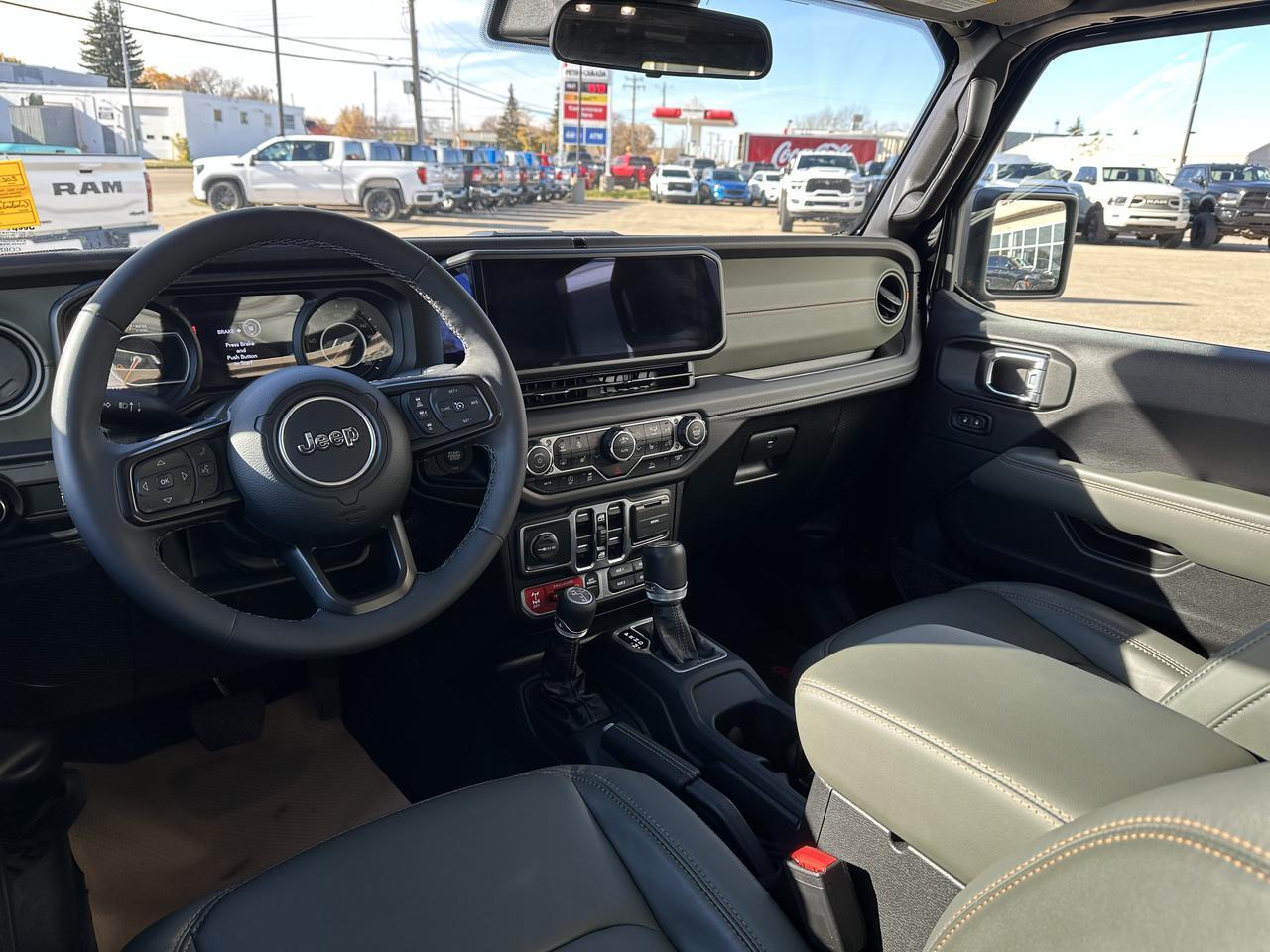 2025 Jeep Gladiator Mojave | FOX Shocks | 4.10 Axle | E-Locker Rear Axle | Leather | Heated Seats | Tow Package Redwater AB