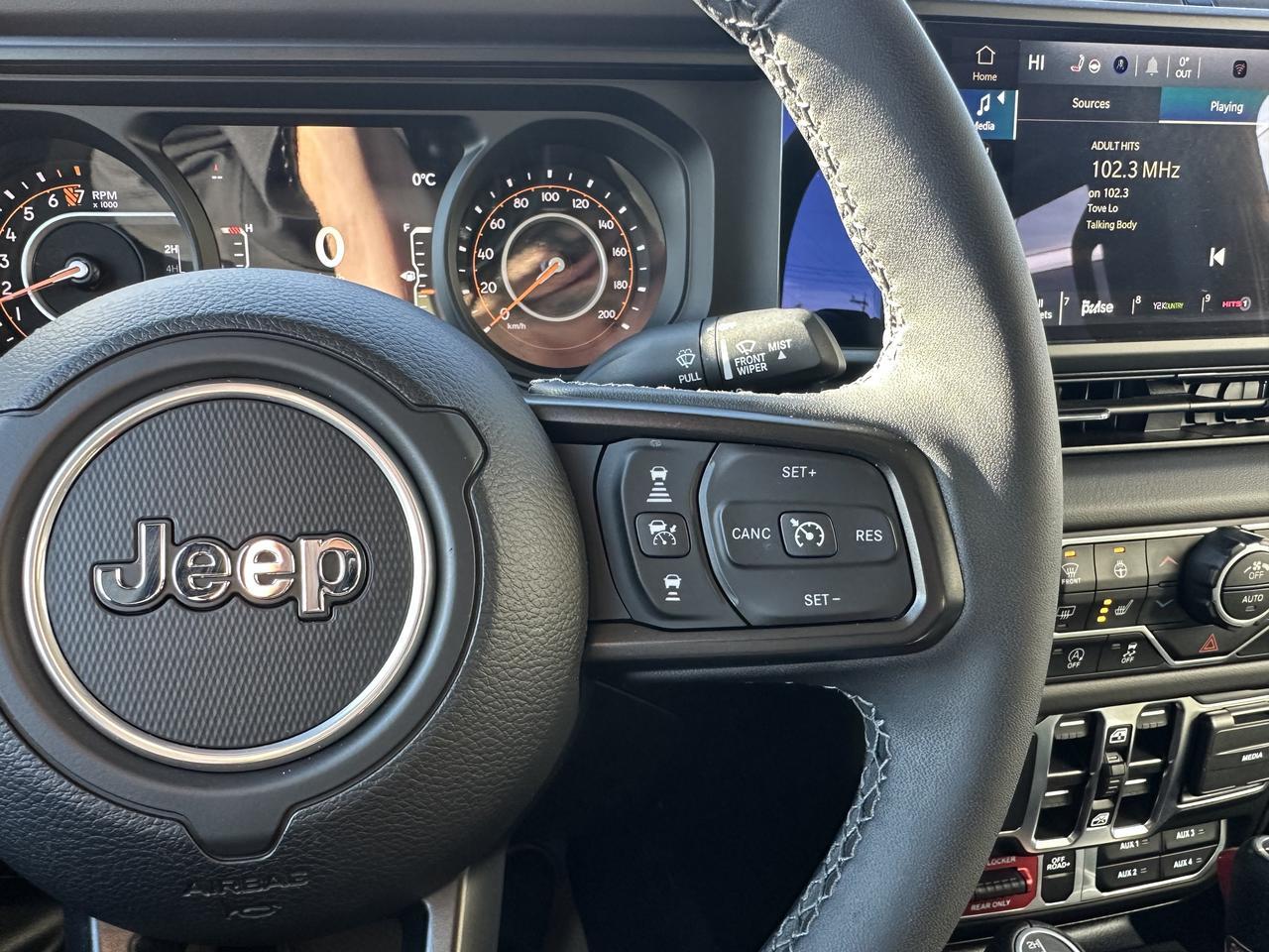 2025 Jeep Gladiator Mojave | FOX Shocks | 4.10 Axle | E-Locker Rear Axle | Leather | Heated Seats | Tow Package Redwater AB