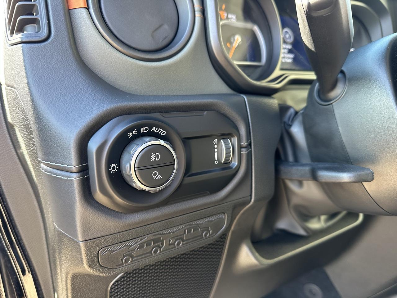 2025 Jeep Gladiator Mojave | FOX Shocks | 4.10 Axle | E-Locker Rear Axle | Leather | Heated Seats | Tow Package Redwater AB