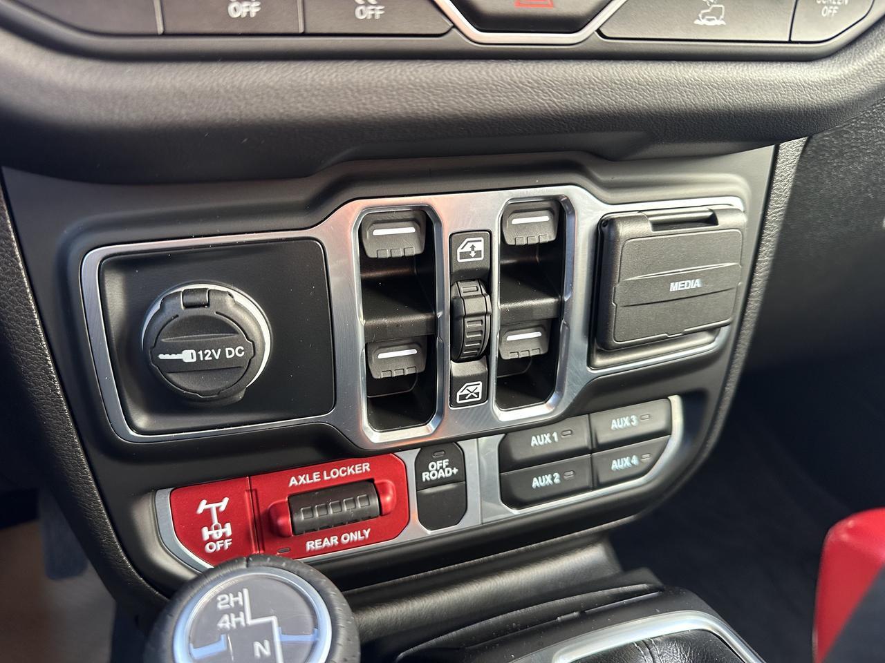 2025 Jeep Gladiator Mojave | FOX Shocks | 4.10 Axle | E-Locker Rear Axle | Leather | Heated Seats | Tow Package Redwater AB