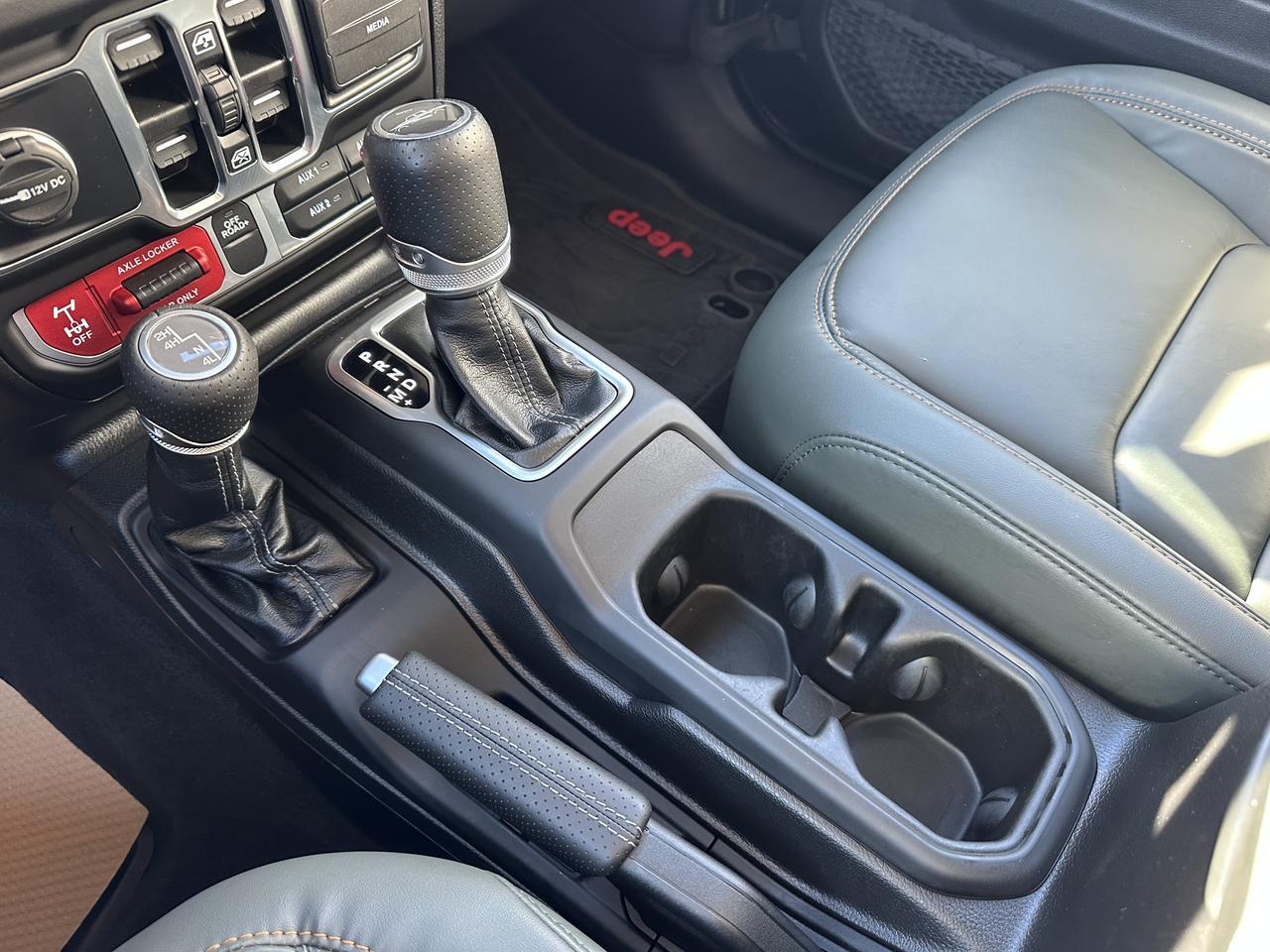 2025 Jeep Gladiator Mojave | FOX Shocks | 4.10 Axle | E-Locker Rear Axle | Leather | Heated Seats | Tow Package Redwater AB