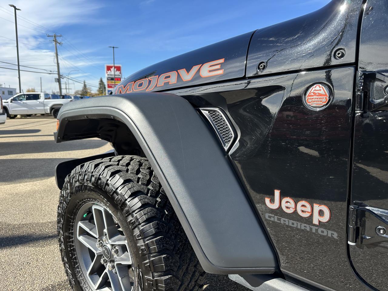 2025 Jeep Gladiator Mojave | FOX Shocks | 4.10 Axle | E-Locker Rear Axle | Leather | Heated Seats | Tow Package Redwater AB