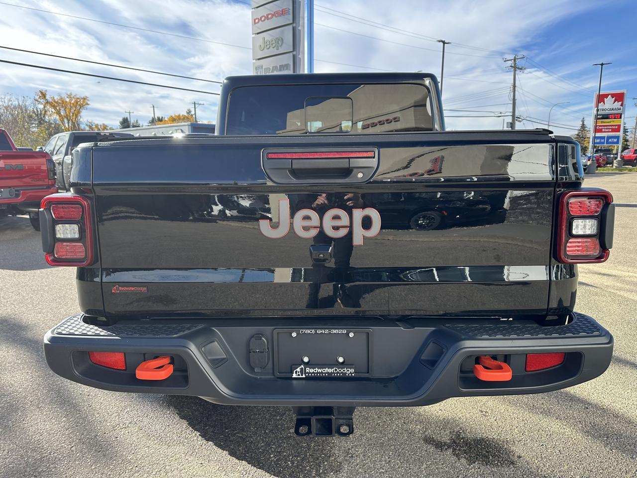 2025 Jeep Gladiator Mojave | FOX Shocks | 4.10 Axle | E-Locker Rear Axle | Leather | Heated Seats | Tow Package Redwater AB