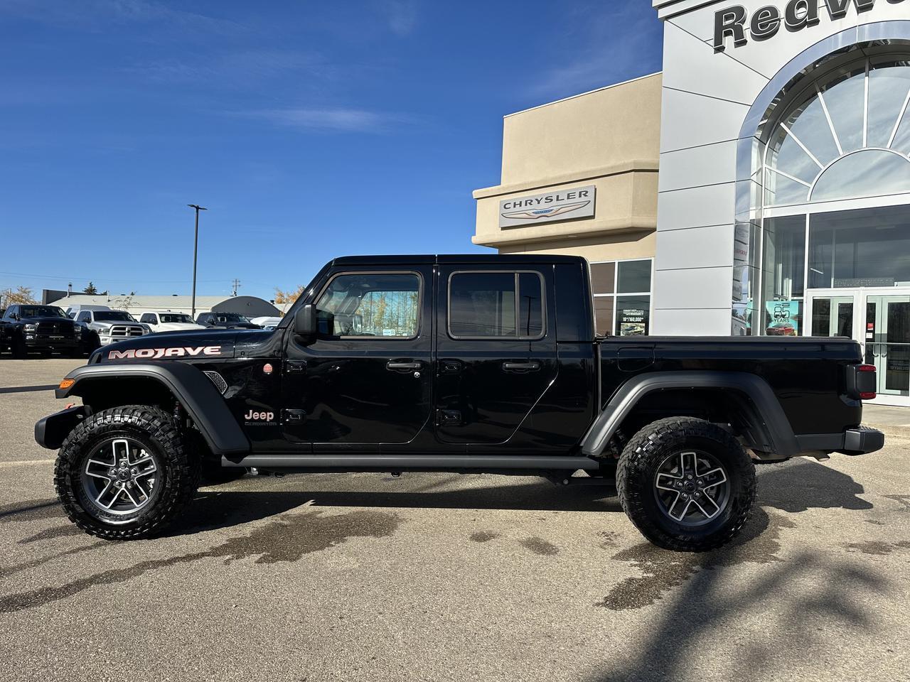 2025 Jeep Gladiator Mojave | FOX Shocks | 4.10 Axle | E-Locker Rear Axle | Leather | Heated Seats | Tow Package Redwater AB