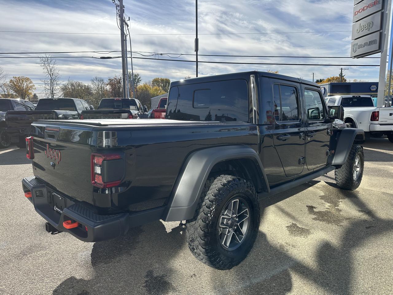 2025 Jeep Gladiator Mojave | FOX Shocks | 4.10 Axle | E-Locker Rear Axle | Leather | Heated Seats | Tow Package Redwater AB