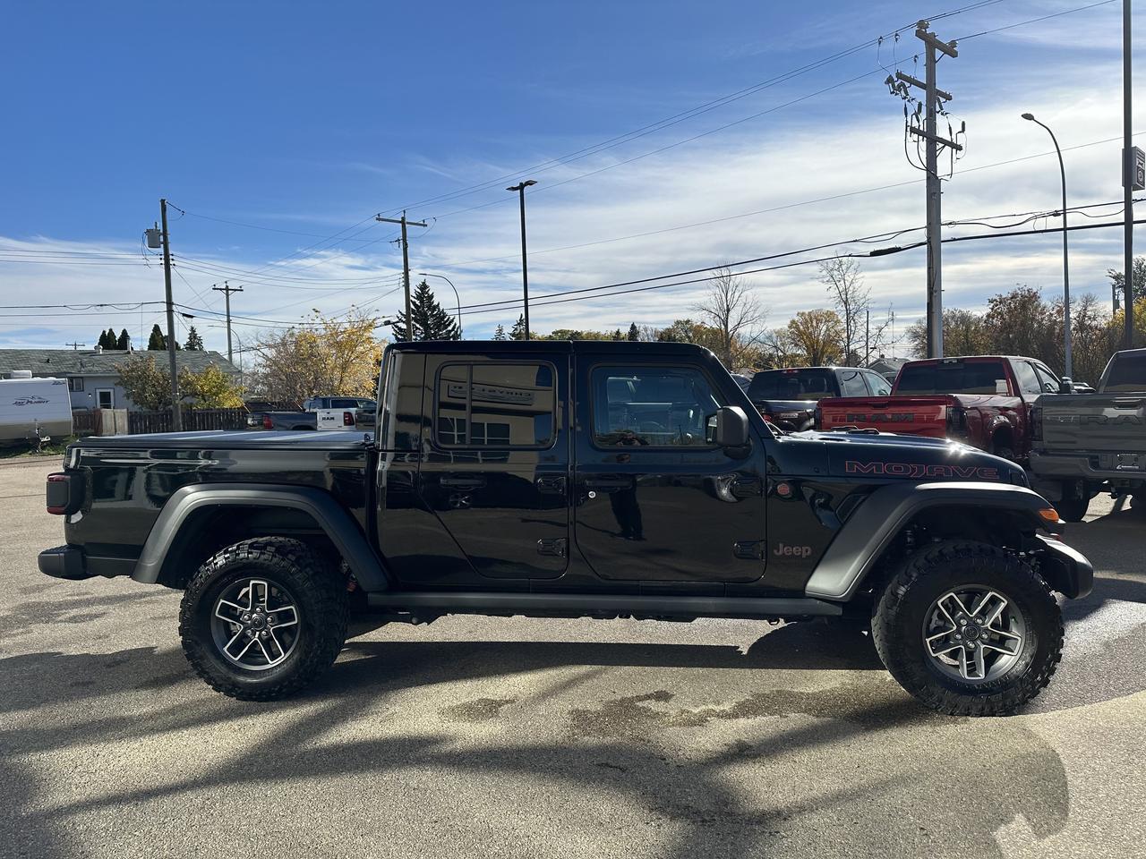 2025 Jeep Gladiator Mojave | FOX Shocks | 4.10 Axle | E-Locker Rear Axle | Leather | Heated Seats | Tow Package Redwater AB