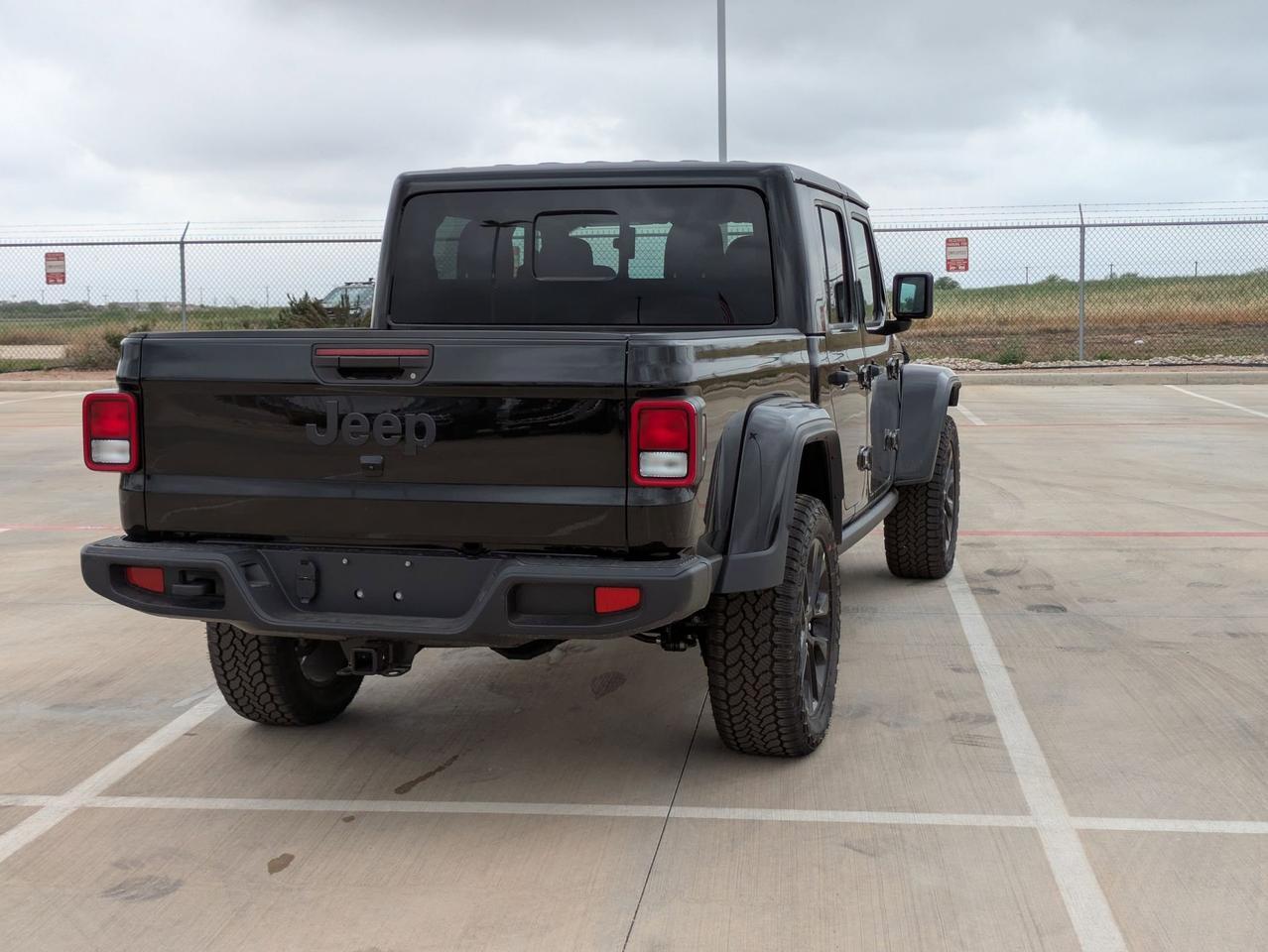 2025 Jeep Gladiator Nighthawk