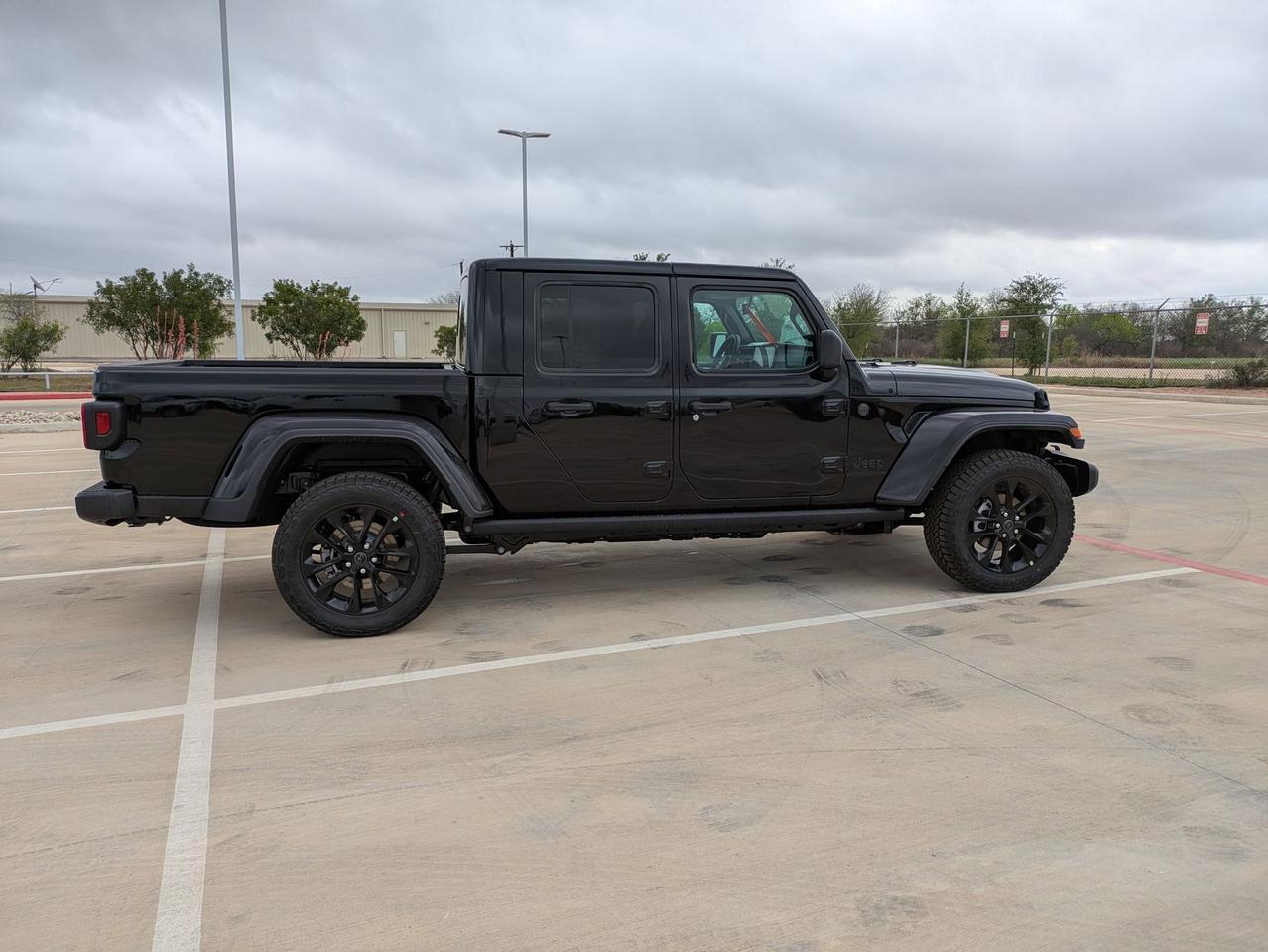 2025 Jeep Gladiator Nighthawk