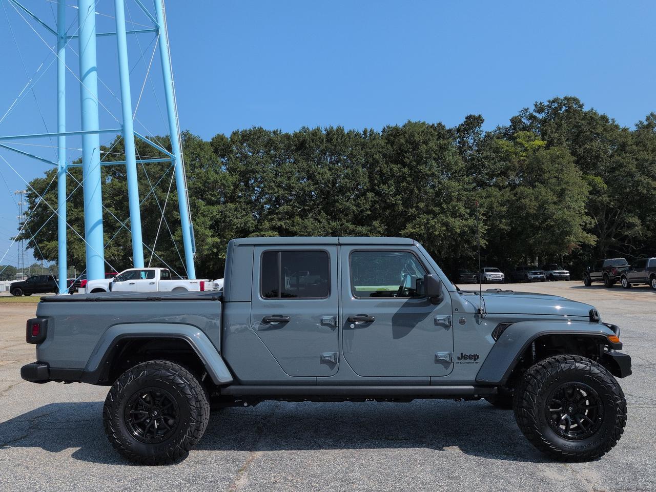 2025 Jeep Gladiator Nighthawk