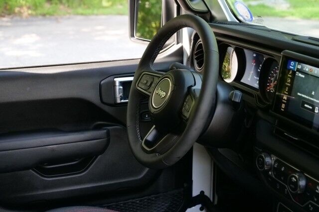 2025 Jeep Gladiator Rubicon 4X4 / Convenience Group / Heated Seats! High Point NC