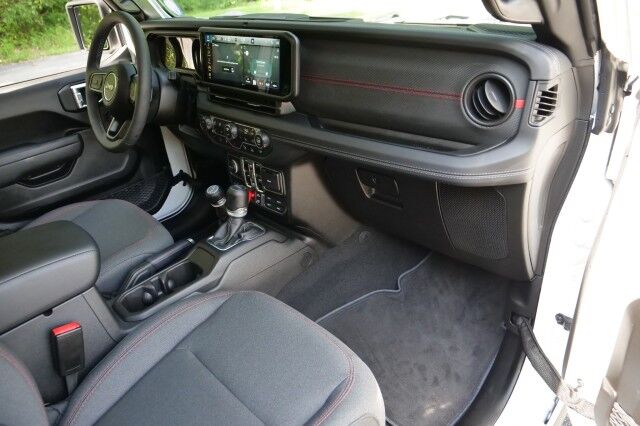 2025 Jeep Gladiator Rubicon 4X4 / Convenience Group / Heated Seats! High Point NC