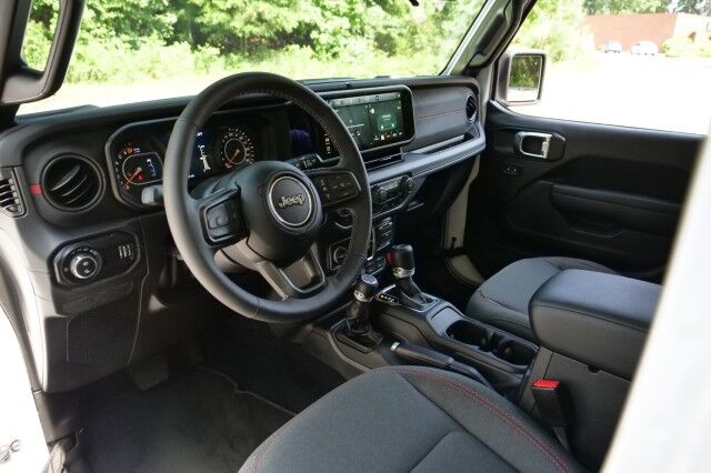 2025 Jeep Gladiator Rubicon 4X4 / Convenience Group / Heated Seats! High Point NC