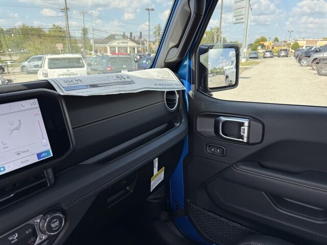 2025 Jeep Gladiator Sport Crestwood KY