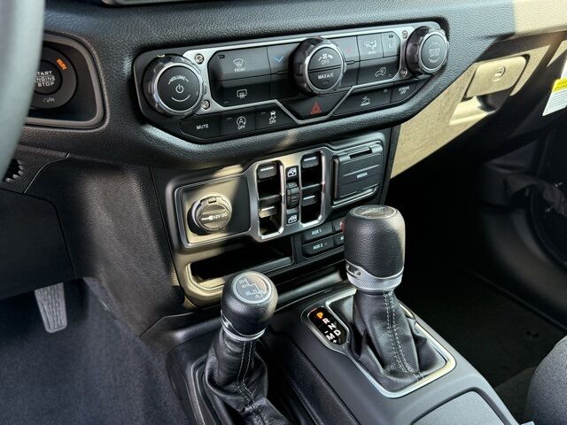 2025 Jeep Gladiator Sport Crestwood KY