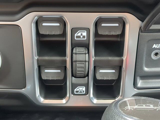 2025 Jeep Gladiator Sport Appleton WI
