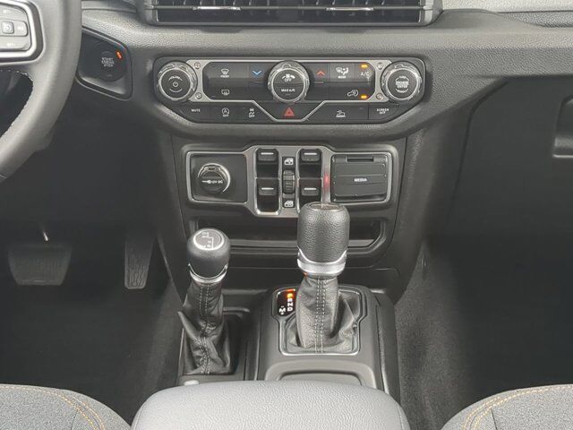 2025 Jeep Gladiator Sport Appleton WI