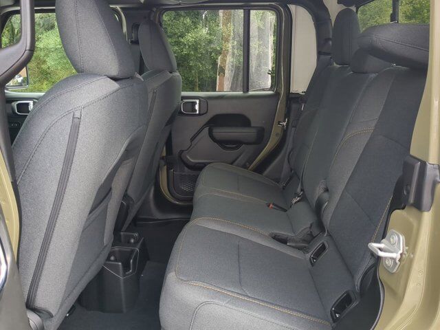 2025 Jeep Gladiator Sport Appleton WI