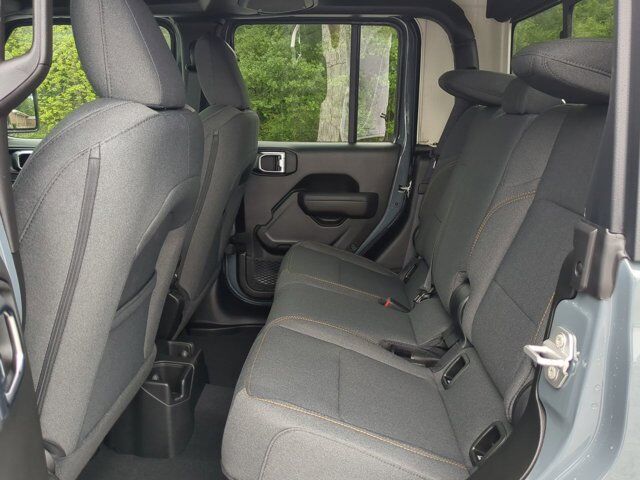 2025 Jeep Gladiator Sport S Appleton WI