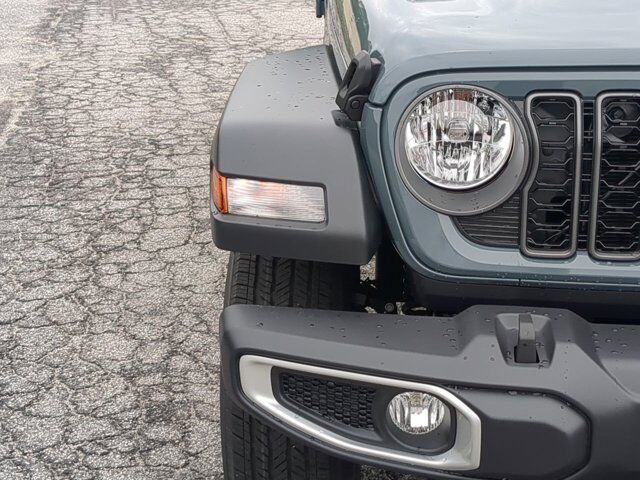 2025 Jeep Gladiator Sport S Appleton WI