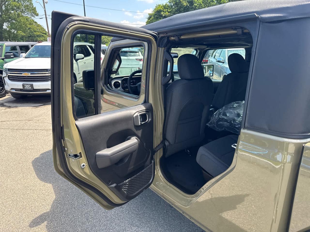 2025 Jeep Gladiator Sport S Dartmouth MA