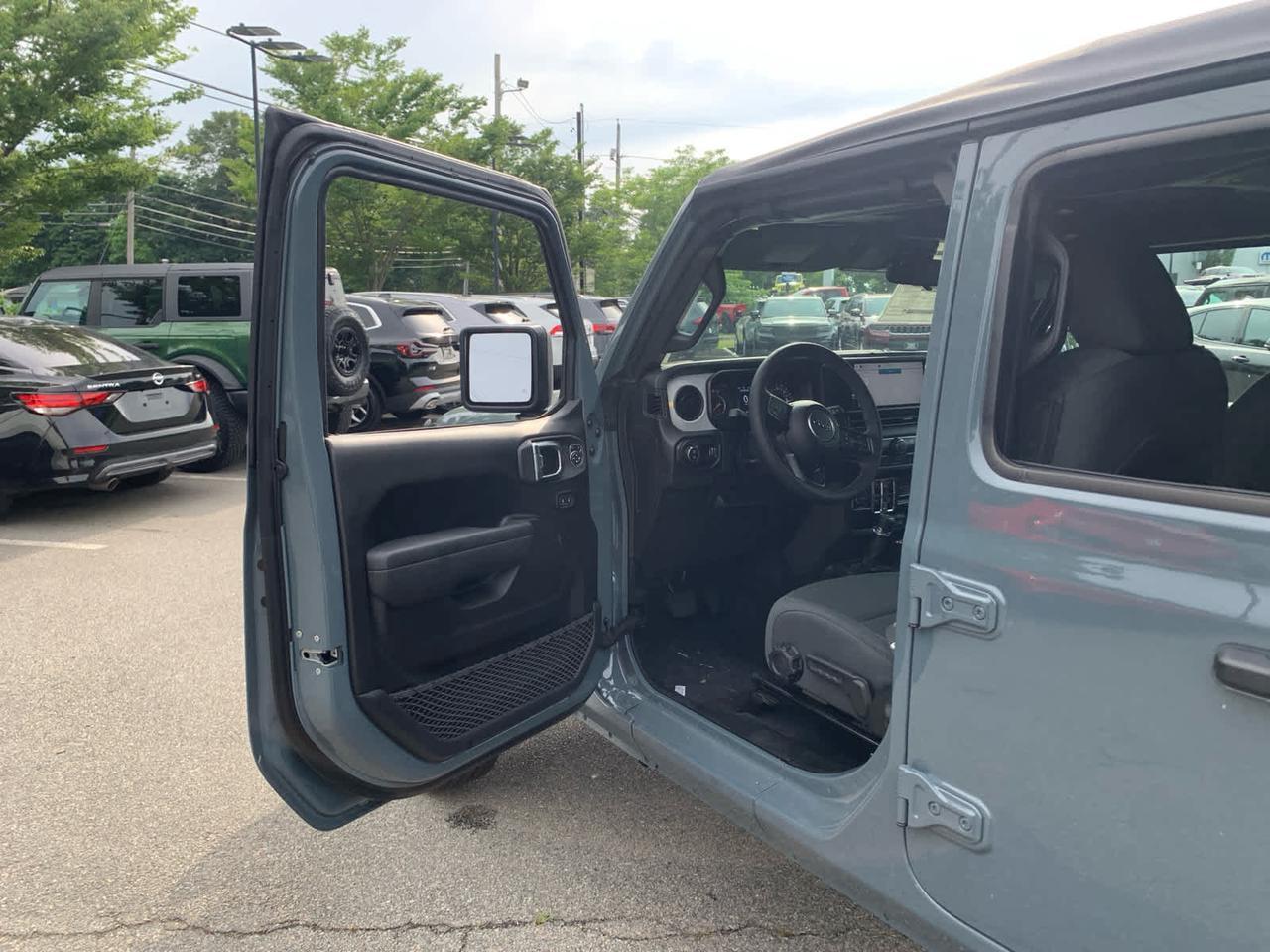 2025 Jeep Gladiator Sport S Dartmouth MA