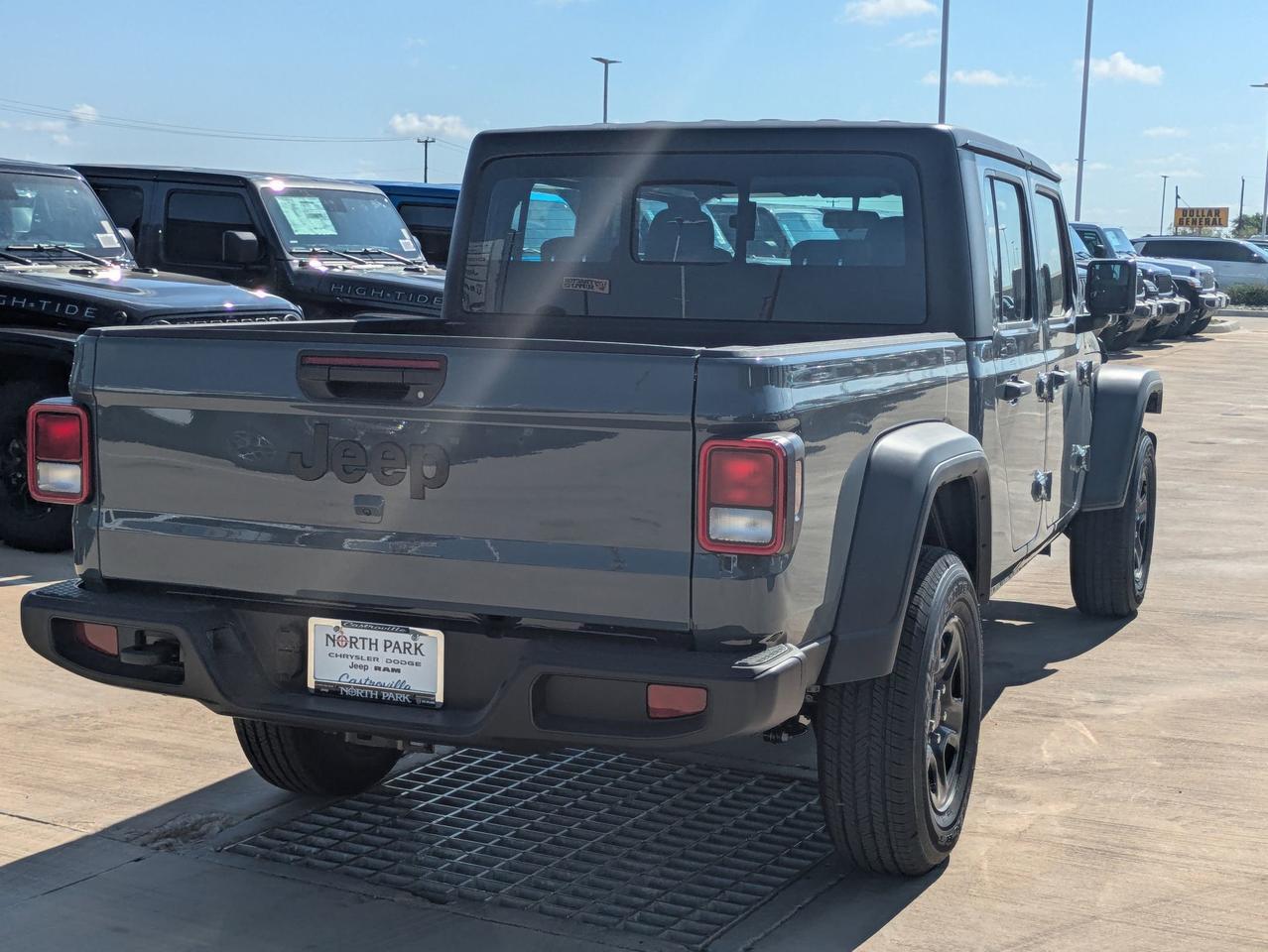2025 Jeep Gladiator Sport Castroville TX