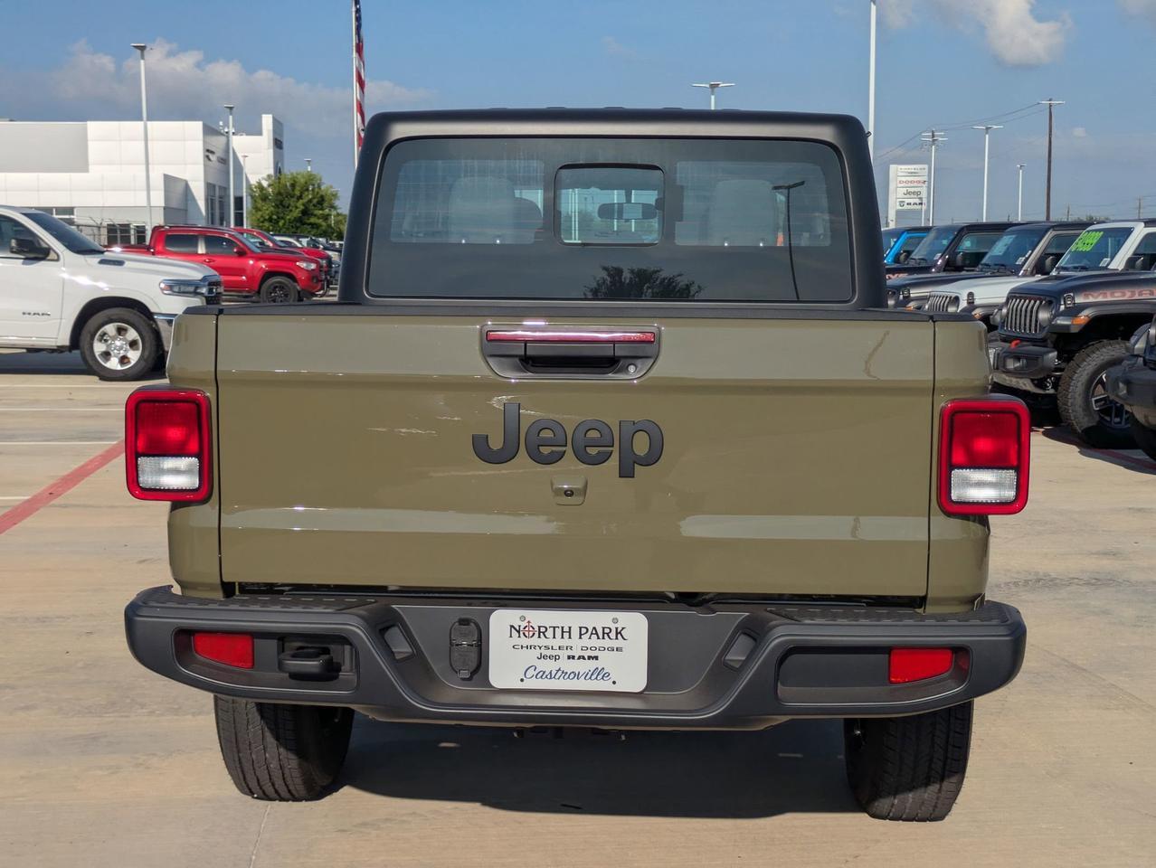 2025 Jeep Gladiator Sport Castroville TX