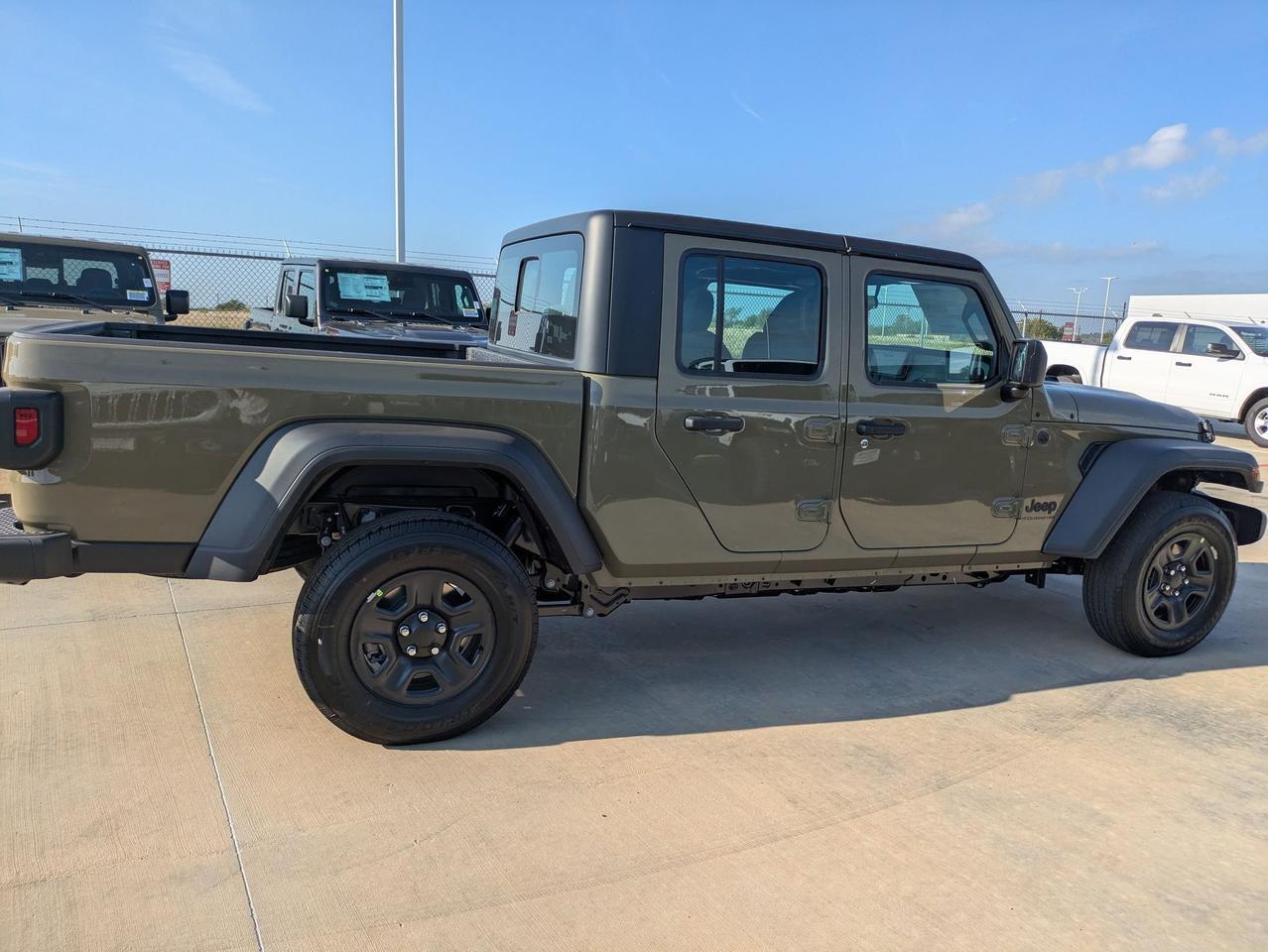 2025 Jeep Gladiator Sport