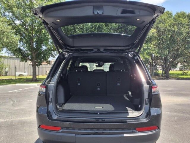 2025 Jeep Grand Cherokee Altitude Burnet TX