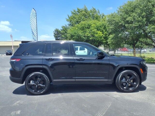 2025 Jeep Grand Cherokee Altitude Burnet TX
