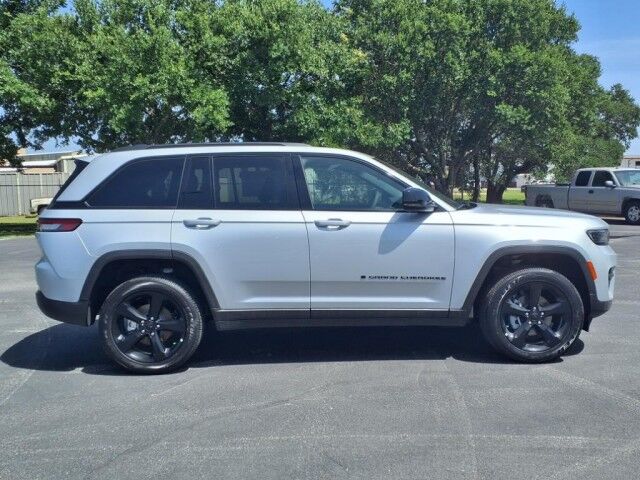2025 Jeep Grand Cherokee Altitude Burnet TX