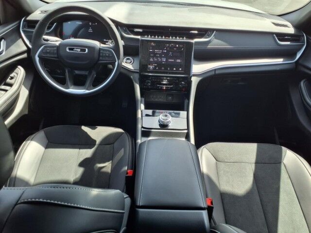 2025 Jeep Grand Cherokee Altitude Burnet TX