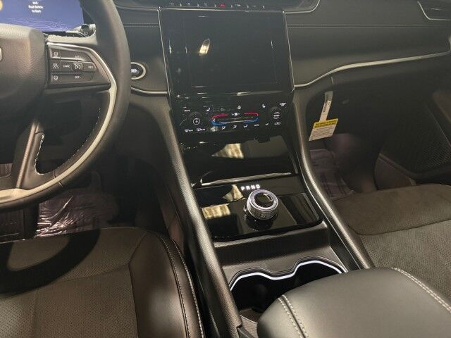 2025 Jeep Grand Cherokee Altitude Burnet TX