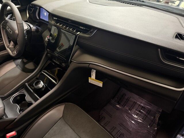 2025 Jeep Grand Cherokee Altitude Burnet TX