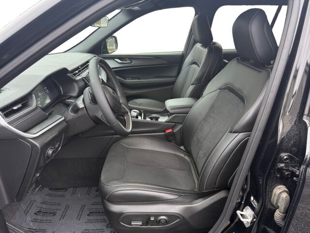 2025 Jeep Grand Cherokee Altitude Burnet TX