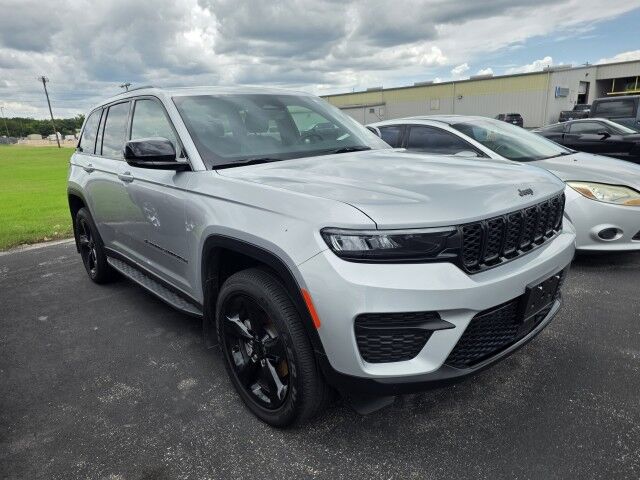 2025 Jeep Grand Cherokee Altitude Burnet TX
